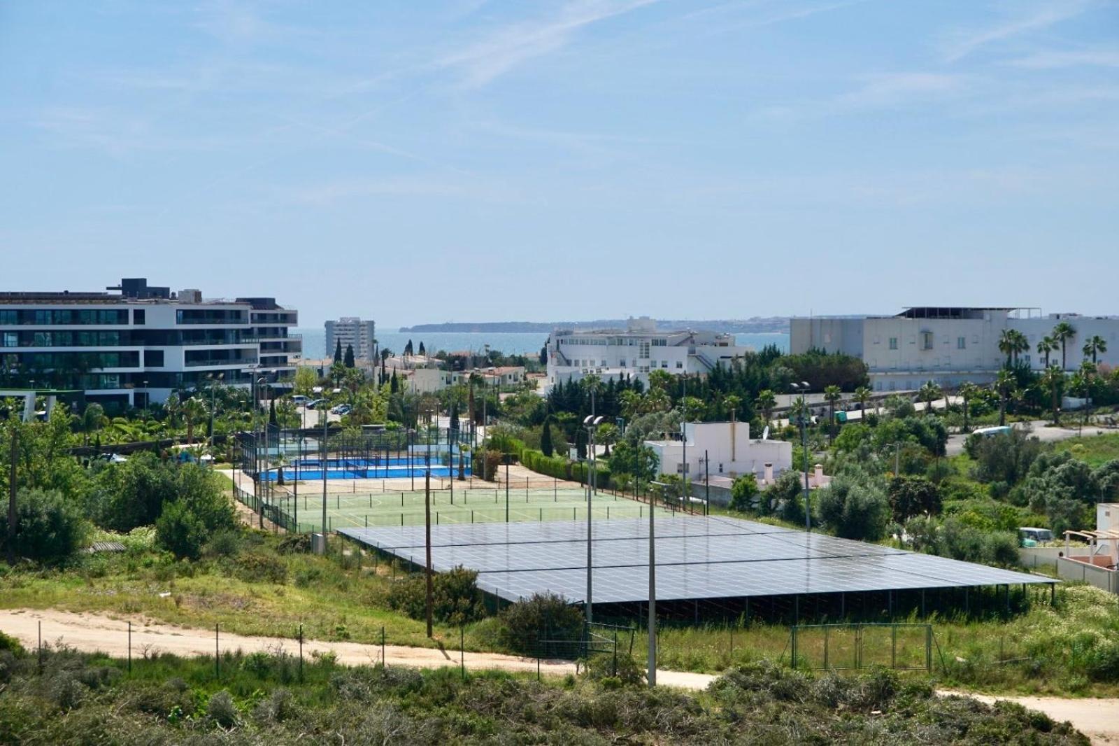 Апартаменты Cozy Alvor Retreat - Sunset Balcony, Wi-Fi & Ac Экстерьер фото